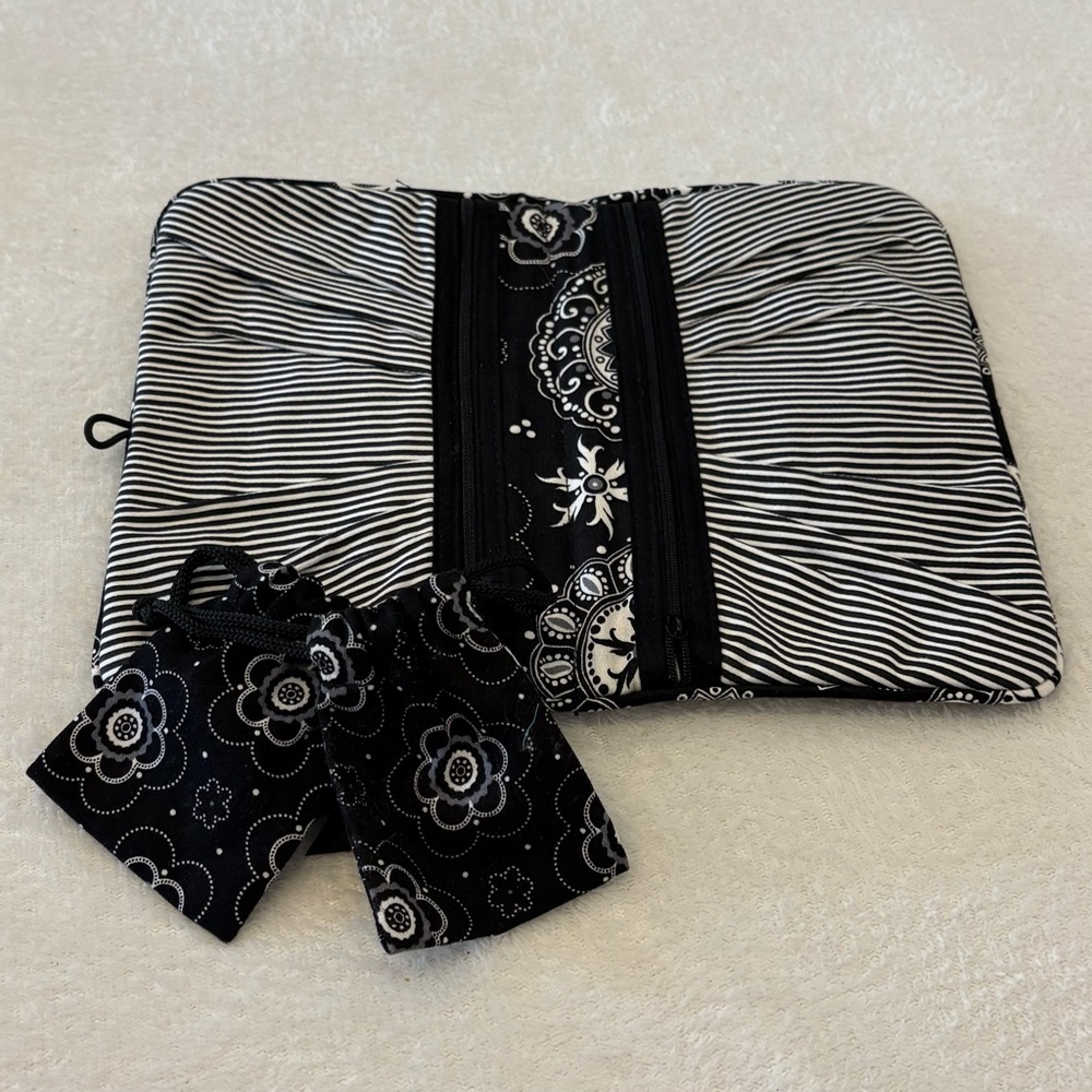 Thirty-One Jewelry Roll with Pouches